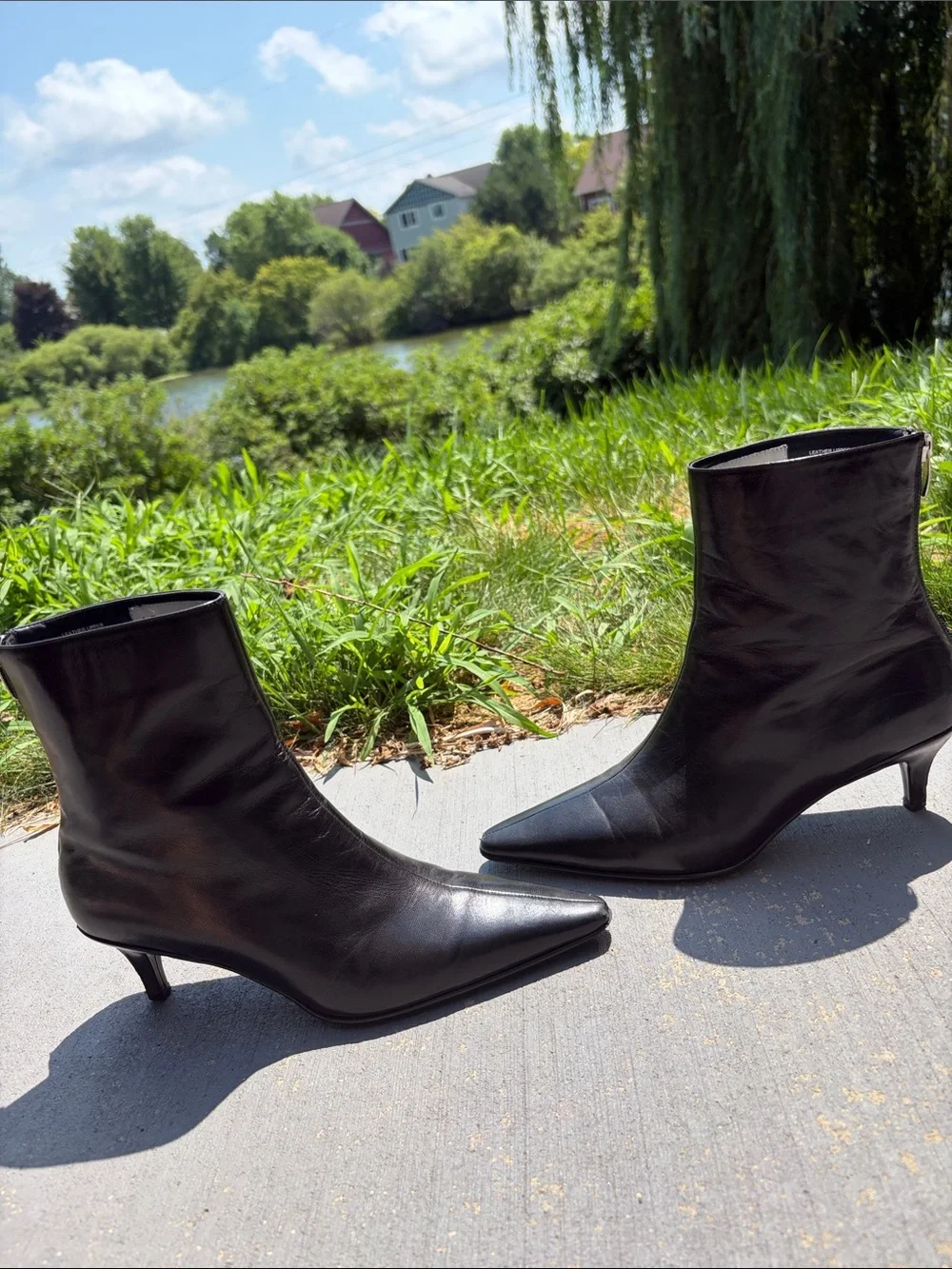 Anne Klein Black Pointed-Toe Leather Ankle Boots kitten heel 7 1/2 100% leather